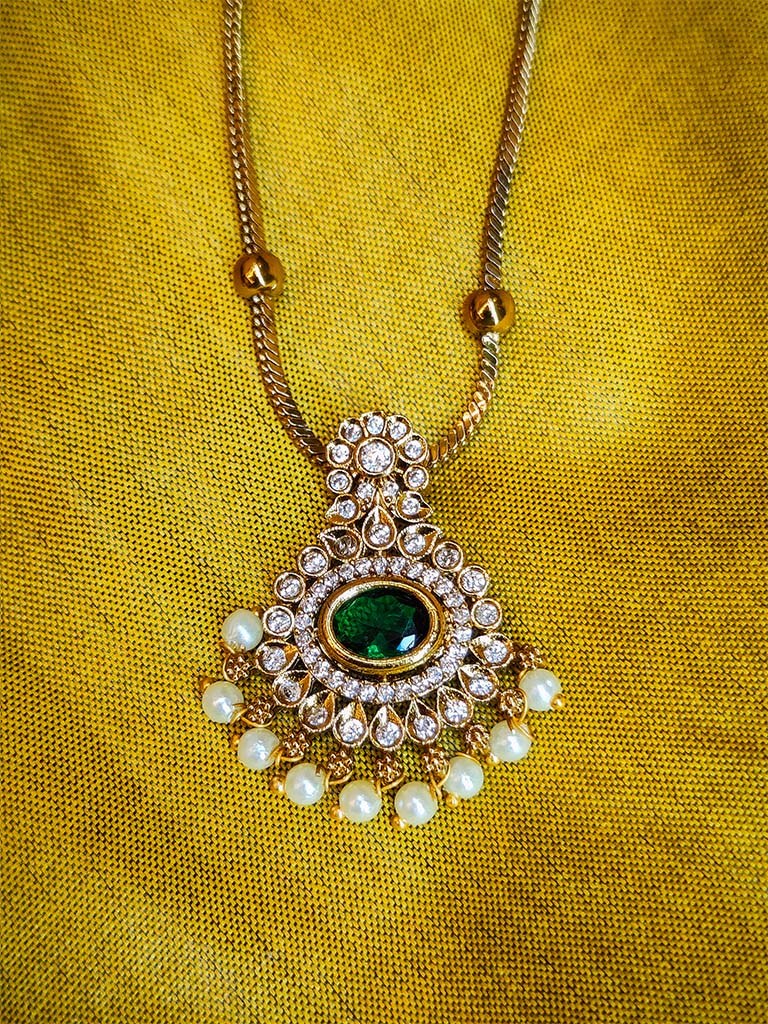 Antique Gold-Plated Necklace with Green Gemstone Pendant - Image 2