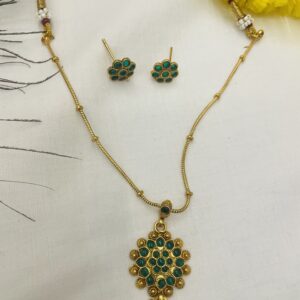 FLORAL SHORT NECKPIECE WITH STUD